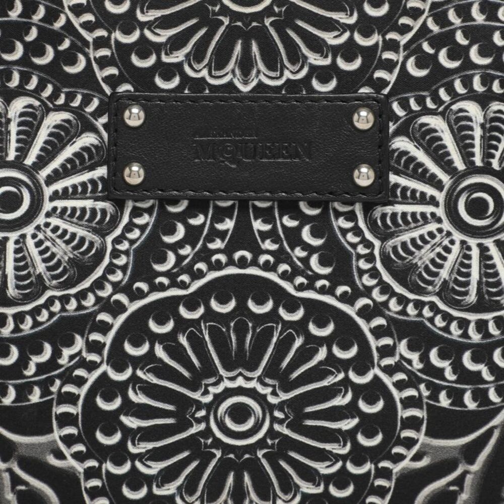 Alexander Mcqueen De Manta Black/white Printed Satin Clutch - Picture 6 of 7